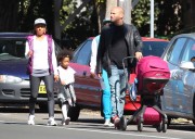 Мелани Браун, Стефен Белафонте (Melanie Brown, Stephen Belafonte) and family out buying a birthday cake in Sydney, 01.09.12 - 36xНQ D64de9225898452