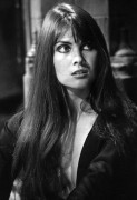 Caroline Munro 39cb57228712645