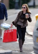 Джери Холливелл (Geri Halliwell) Grabs a coffee in London (04.02.2013) (18xHQ) E711a4236578623
