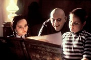 Семейка Аддамс / Addams Family (Анжелика Хьюстон, Кристофер Ллойд, Кристина Риччи, 1991) E259f0240713559