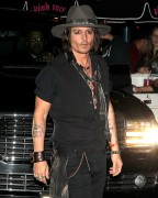 Джонни Депп (Johnny Depp) Leaves a Party at Pink Taco on August 6th - 22хHQ D8cc6e244608171