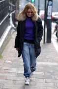 Джери Холливелл (Geri Halliwell) seen out on the morning school run in London, 18.03.13 (13xHQ) 4bb612245004542