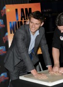 Алекс Петтифер (Alex Pettyfer) Visits Planet Hollywood to have a hand print ceremony and promote his new film  I Am Number Four, New York, 02.07.11 - 14xHQ 96178d247629258