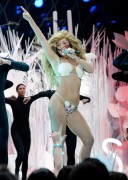 Лэди Гага (Lady Gaga) 2013-08-25 MTV Video Music Awards Performance  Audience (51xHQ) Eba1ec276265664