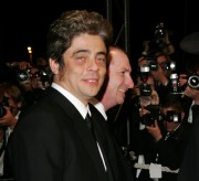 Бенисио Дель Торо (Benicio Del Toro) Cannes Film Festival, 'Sin City' Premiere (19 May 2005) (86xHQ) C7d5e3278578585