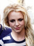 Бритни Спирс (Britney Spears) Makes her way to the car in Burbank,13.01.11 - 5хHQ Ec50b5279474433