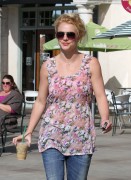 Бритни Спирс (Britney Spears) out for Coffee at Starbucks in Calabasas (October 27 2010) - 22хHQ D2ddd2282743947