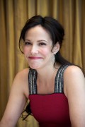 Мэри-Луиз Паркер (Mary-Louise Parker) 'Red 2' press conference (Mandarin Oriental Hotel, 22.06.2013) 091a65282950586