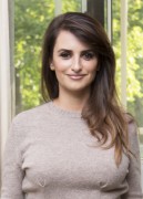 Пенелопа Крус (Penelope Cruz) 'The Counselor' Press Conference, at The Mayfair Hotel in London, 03.10. 2013 (8xHQ) 87515c284072556