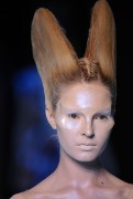 Alexander McQueen - Paris SS10 Fashion Show - 260xHQ 3a3da7285394342