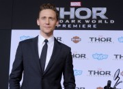 Том Хиддлстон (Tom Hiddleston) на премьере фильма Тор Царство тьмы в Америке, 04.11.13 - 39xHQ D82f58286981813