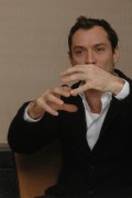 Джуд Лоу (Jude Law) Sherlock Holmes, Photocall, New York City, 11.23.2009 (63xHQ) Ac8071288252871