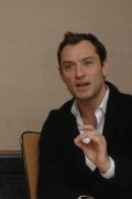 Джуд Лоу (Jude Law) Sherlock Holmes, Photocall, New York City, 11.23.2009 (63xHQ) Fc5ac6288252956