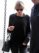 Тейлор Свифт (Taylor Swift) - out and about candids in Hollywood, October 26, 2013 (16xHQ) Cf8207288336806