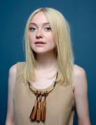 Дакота Фаннинг (Dakota Fanning) на фотосессии для фильма «Последний из Робин Гудов» («The Last of Robin Hood») во время кинофестиваля в Торонто («Toronto International Film Festival») (7xHQ) 941edb288489732