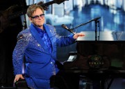 Элтон Джон (Elton John) 65th Annual Primetime Emmy Awards held at Nokia Theatre L.A. Live, Los Angeles - Show,22.09.13 - 24xHQ 212ce6290799727
