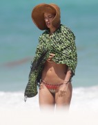 Ирина Шейк (Irina Shayk) Bikini on the beach while on holiday in Mexico, 07.04.2015 (20xHQ) 005494402717543