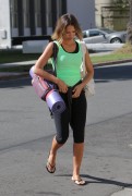 Джессика Альба (Jessica Alba) Going to a yoga class in Los Angeles, 05.04.2015 (27xHQ) 1bc857402720319