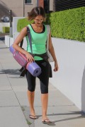 Джессика Альба (Jessica Alba) Going to a yoga class in Los Angeles, 05.04.2015 (27xHQ) 3b1fda402720156