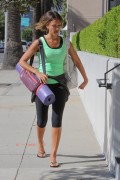 Джессика Альба (Jessica Alba) Going to a yoga class in Los Angeles, 05.04.2015 (27xHQ) 8b5f2c402720198