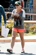Бритни Спирс (Britney Spears) Goes shopping in Thousand Oaks, 08.04.2015 (38xHQ) Bb794f402814500
