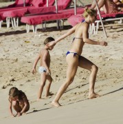 Гвинет Пэлтроу (Gwyneth Paltrow) Bikini on a beach in Barbados, 17.02.2011 (12xHQ) 0560c3402827353
