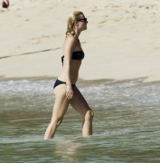 Гвинет Пэлтроу (Gwyneth Paltrow) Bikini on a beach in Barbados, 20.02.2011 (28xHQ) 4f000c402827598