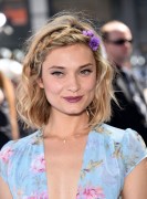 Spencer Grammer "2015 MTV Movie Awards at the Nokia Theatre L.A. Live in Los Angeles" (12.04.2015) 8x 9bb531403787280