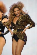 Бейонсе (Beyonce) performing at Glastonbury, 26.06.2011 (134xHQ) 0aefec404114184
