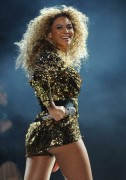 Бейонсе (Beyonce) performing at Glastonbury, 26.06.2011 (134xHQ) 3b9204404113725