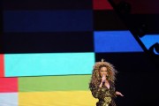Бейонсе (Beyonce) performing at Glastonbury, 26.06.2011 (134xHQ) 7038f5404114021
