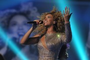 Бейонсе (Beyonce) Performing on X-Factor France (June 28 2011) (53хHQ) B9dfb5404113477