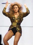 Бейонсе (Beyonce) performing at Glastonbury, 26.06.2011 (134xHQ) Bb73ec404114113