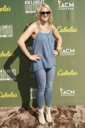 [LQ tag] Jamie Lynn Spears - 3rd Annual ACM & Cabela's Great Outdoor Archery Event in Texas 4/18/15