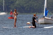 Тейлор Свифт (Taylor Swift) Paddleboarding in Westerly, Rhode Island, 28.07.2013 (29xHQ) 142c2e406655829