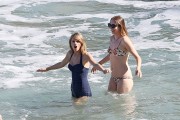 Тейлор Свифт (Taylor Swift) On a beach, Maui, 1.21.2015 (95xHQ) 1a7adc406654812