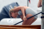 Тейлор Свифт (Taylor Swift) Paddleboarding in Westerly, Rhode Island, 28.07.2013 (29xHQ) C1b80a406655728