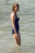 Тейлор Свифт (Taylor Swift) On a beach, Maui, 1.21.2015 (95xHQ) C6a77e406655680