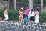 Рианна (Rihanna) White bikini candids in Hawaii, 26.04.2015 - 70xHQ F23254407758591
