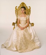 Энн Хэтэуэй (Anne Hathaway) промо фото к фильму Дневники принцессы 2 (5xHQ) Dc2d8a408363566