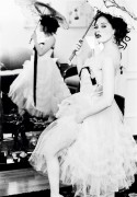 Роуз МакГоун (Rose McGowan) Ellen von Unwerth Photoshoot 2007 for Vogue - 7xHQ 20bd9d408719530