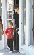 Justin Bieber - Shopping with his brother in LA 06/02/2015