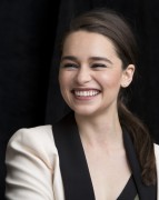 Эмилия Кларк (Emilia Clarke) Game of Thrones Press Conference, London Hotel, New York City, 2014 (46xHQ) 4b8763418166817