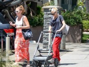 Гвен Стефани (Gwen Stefani) Candids At Griffith Park In Los Angeles, 28.06.2015 (12xHQ) D1ec56420678040